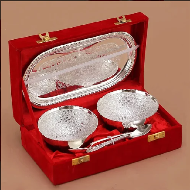 Bowls, Spoons and plate set in Velvet Box