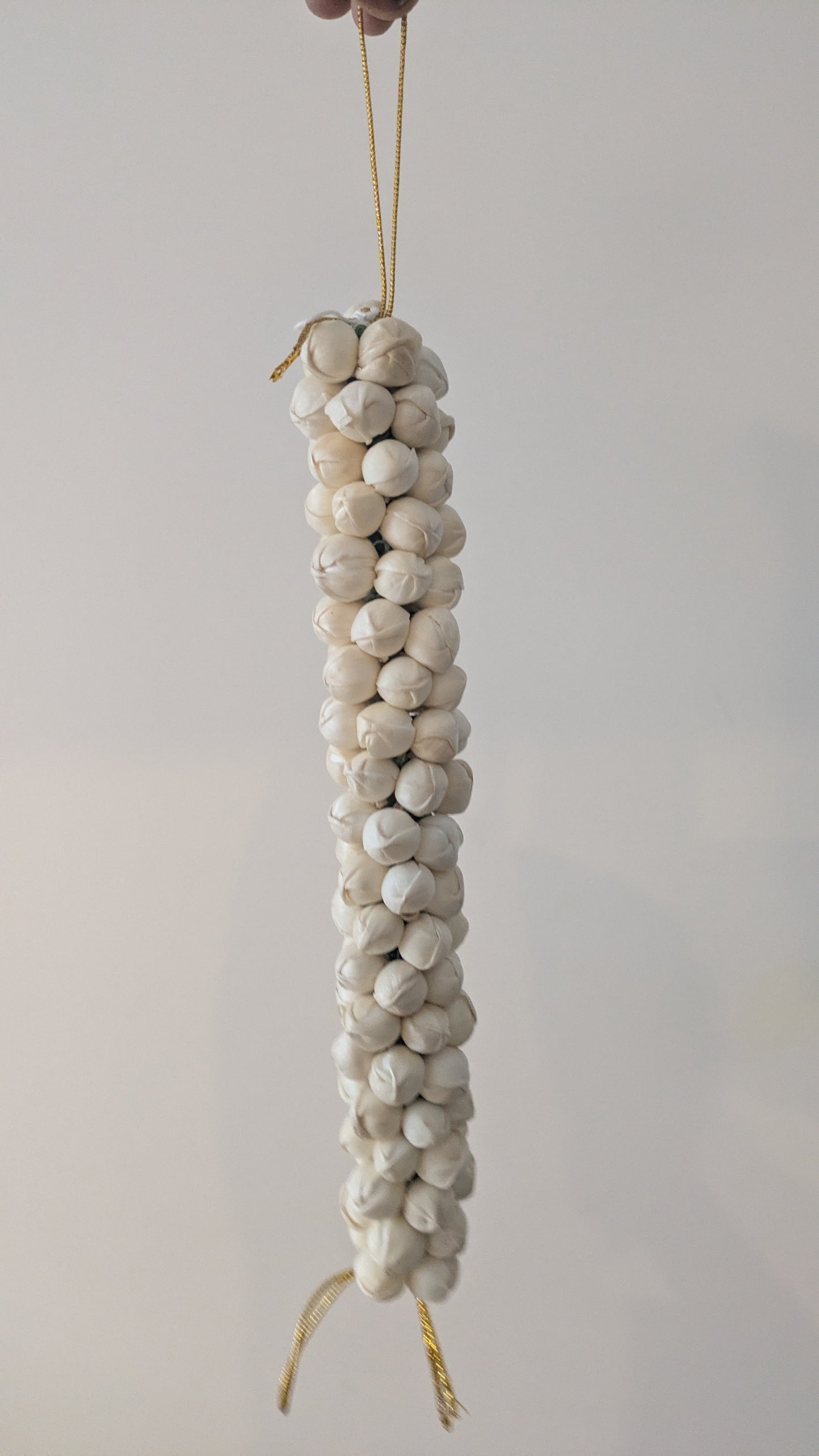 Artificial jasmine string