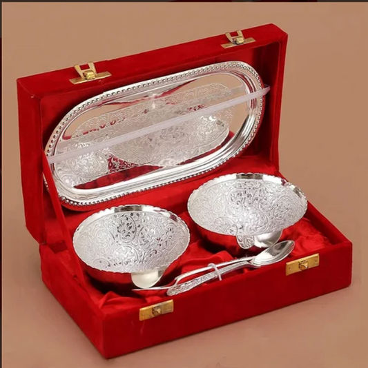 Bowls, Spoons and plate set in Velvet Box