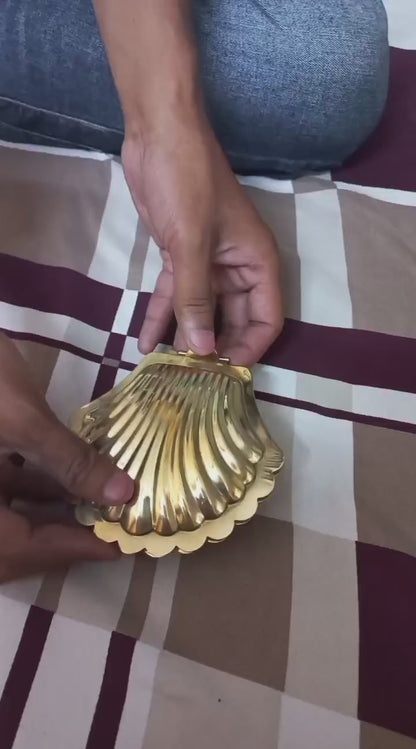 Shell kumkum holder